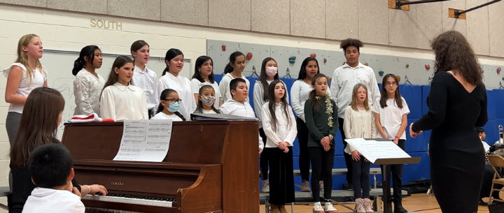 Chorus students perform at the winter concert