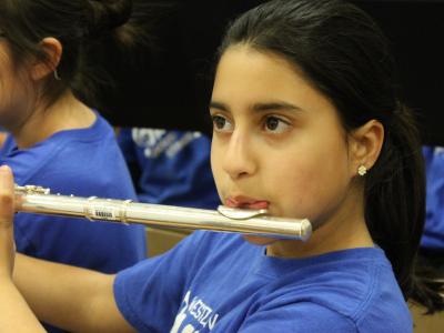 Flute player (girl)