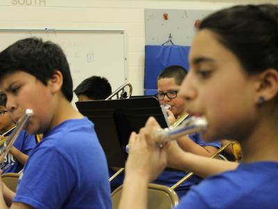 Flutes playing